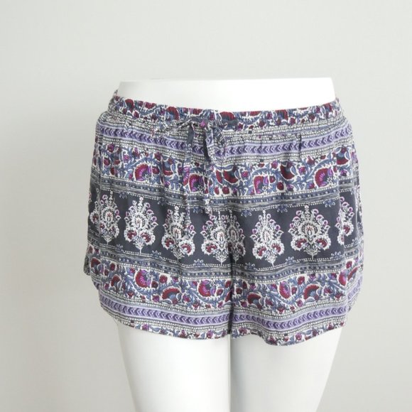 American Eagle White Maroon Navy Patterned Elastic Waist Casual Shorts Medium - Picture 2 of 10